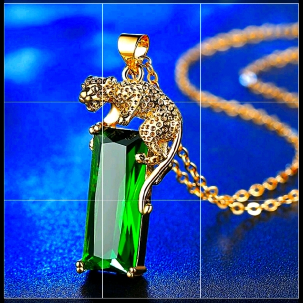 NEW GOLD LEOPARD AND EMERALD NECKLACE
